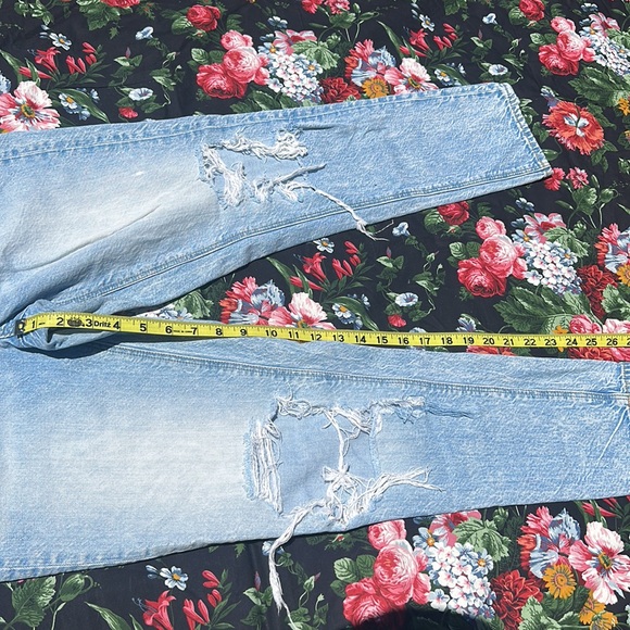 American Eagle Mom Jeans light wash distressed denim size 4 - Picture 9 of 9
